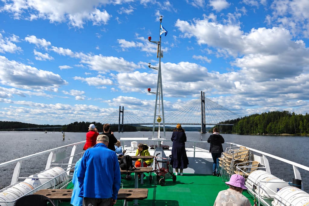 m/s Suomen Suvi ja kärkistensilta