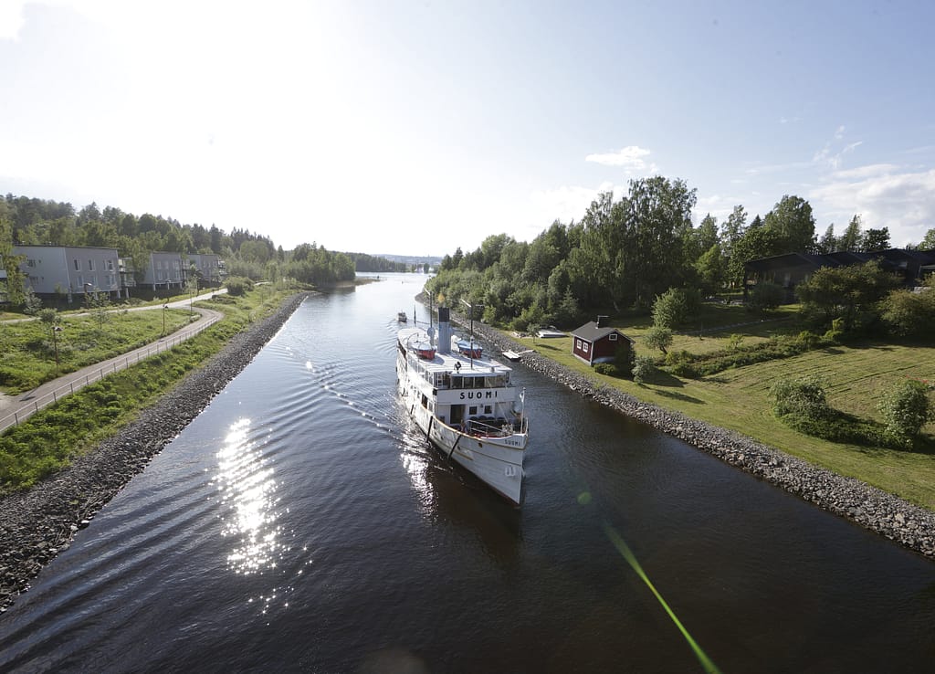 Päijänne cruises Hilden. Cruise ship sailing to a lake.