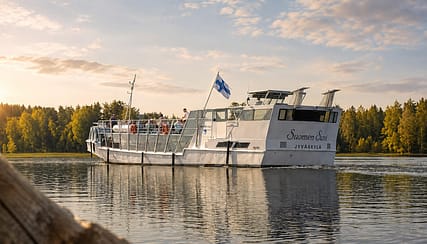 m/s Suomen Suvi järvellä syksyinen sää -1